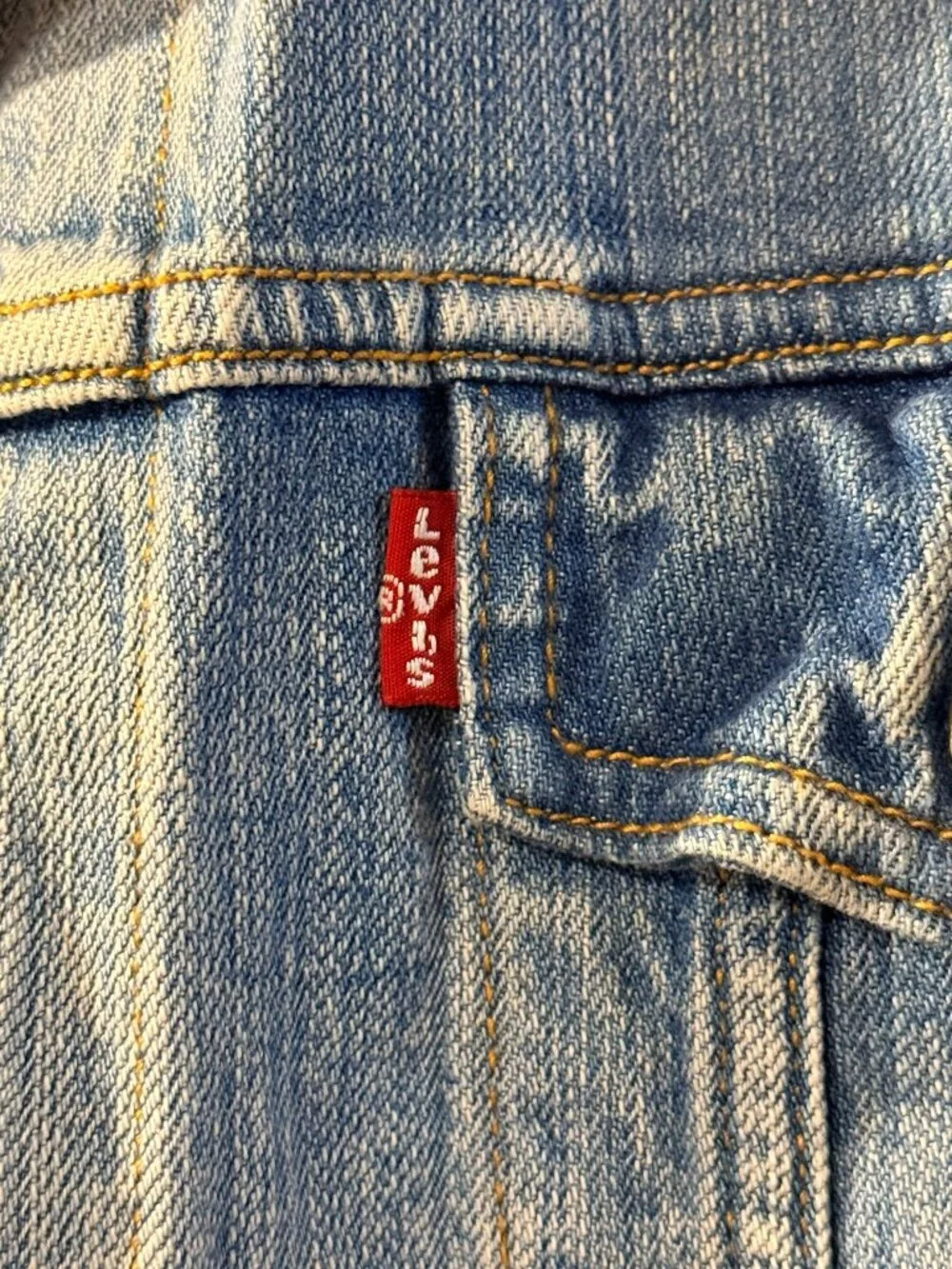 Levi’s Womens XL Embroidered Floral Denim Trucker Jacket Blue Jean Boho